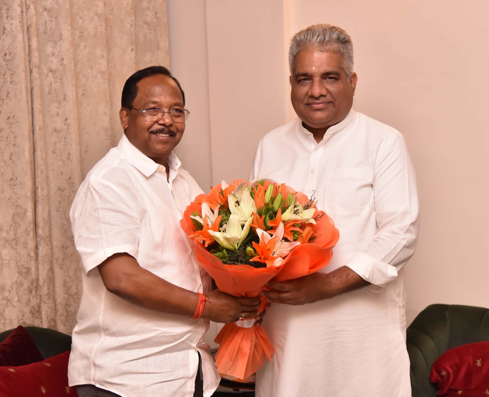 मंत्री रामविचार नेताम ने की केंद्रीय वन एवं पर्यावरण मंत्री से सौजन्य मुलाकात, हाथी विचरण वाले क्षेत्रों में सोलर लाइट और सुरक्षा उपायों पर चर्चा