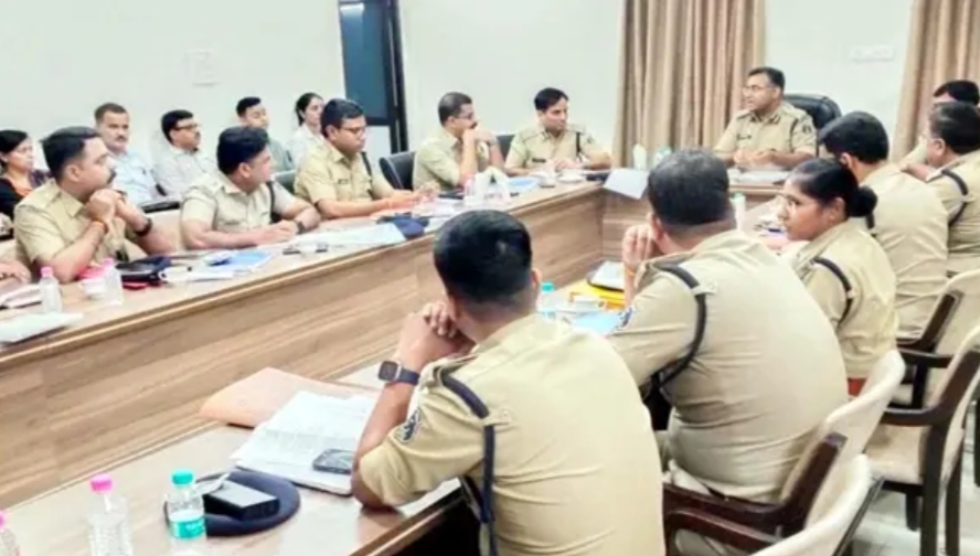 आईजी ने पुलिस अधिकारियों की ली क्लास, अड्डेबाजों पर सख्त कार्रवाई के दिए निर्देश, अब बढ़ेगी पुलिस की कार्रवाई
