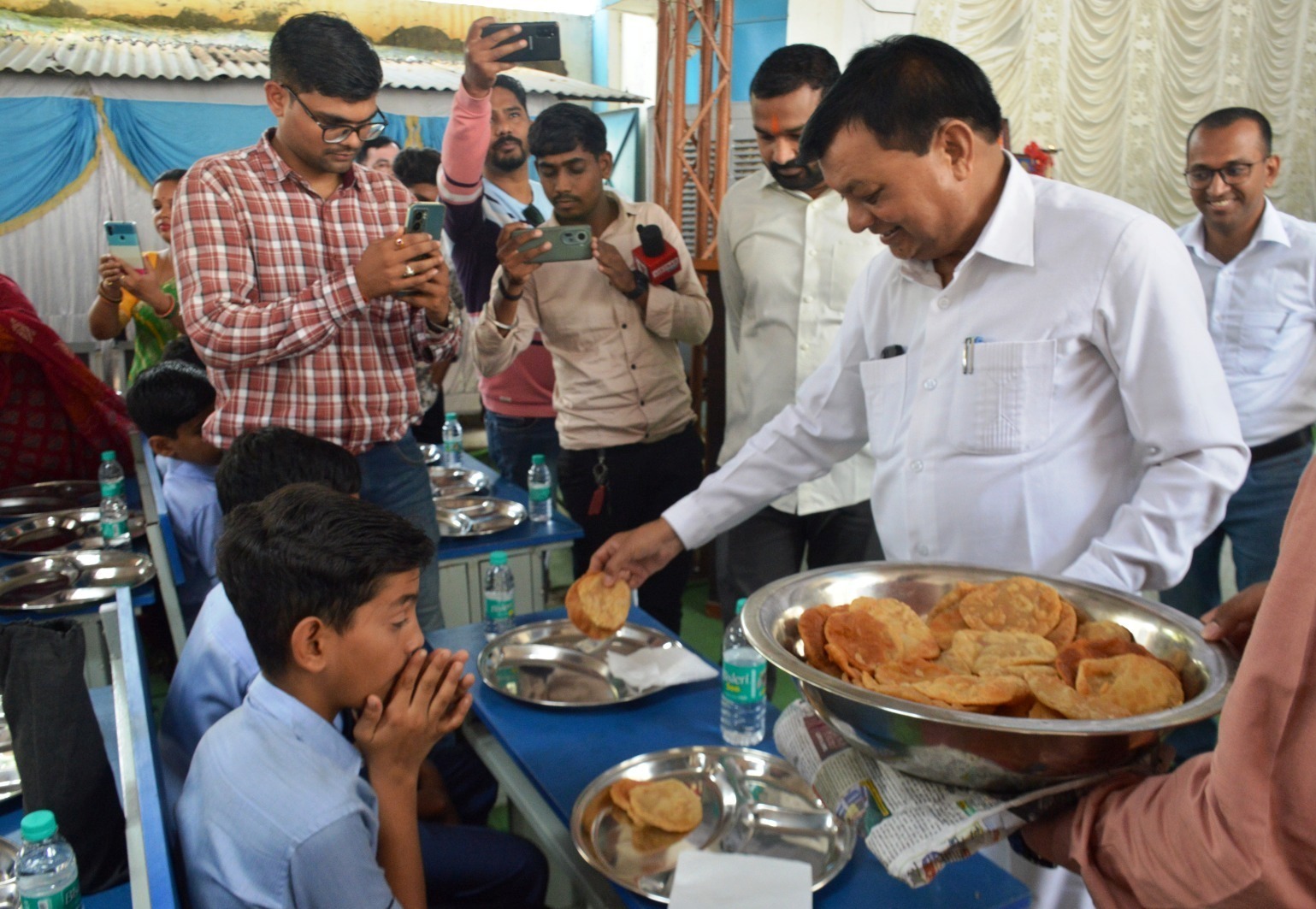 उद्योग मंत्री लखन लाल देवांगन ने पौष्टिक नाश्ता कार्यक्रम का किया शुभारंभ