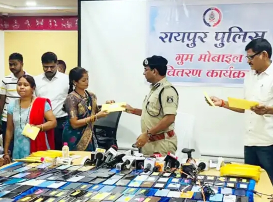 रायपुर पुलिस ने 1 करोड़ के गुम हुए मोबाईल किये वापस