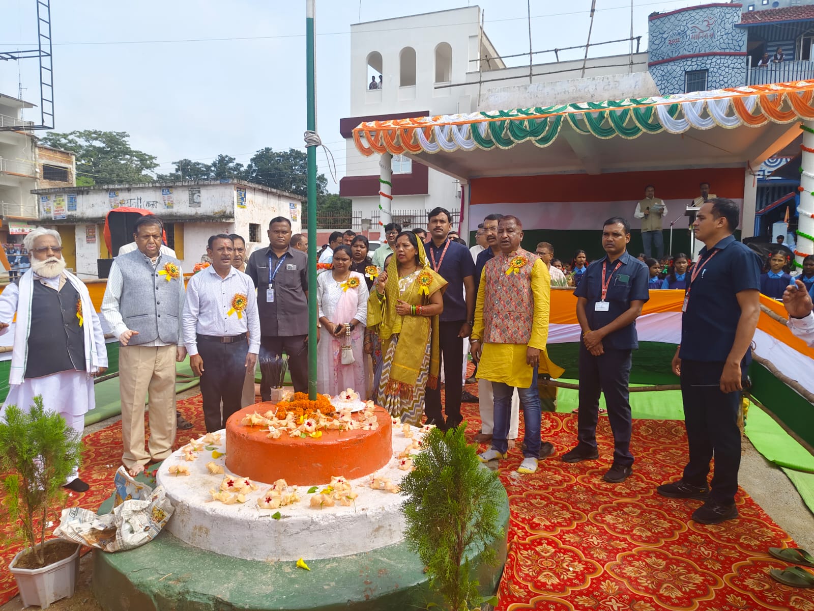 कौशल्या साय ने सीएम कैम्प कार्यालय बगीया में किया ध्वजारोहण, जशपुर जिले के विभिन्न कार्यक्रम में हुई शामिल