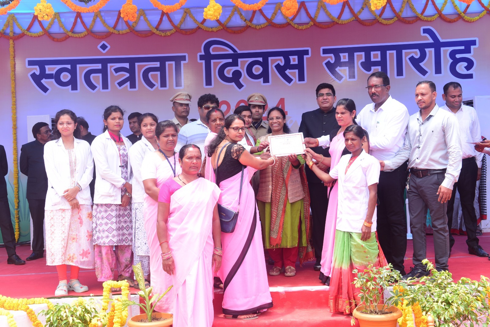 कोण्डागांव जिले में उमंग और हर्षाेल्लास के साथ मनाया गया स्वतंत्रता दिवस समारोह, विधायक लता उसेण्डी ने ध्वजारोहण कर परेड की सलामी ली