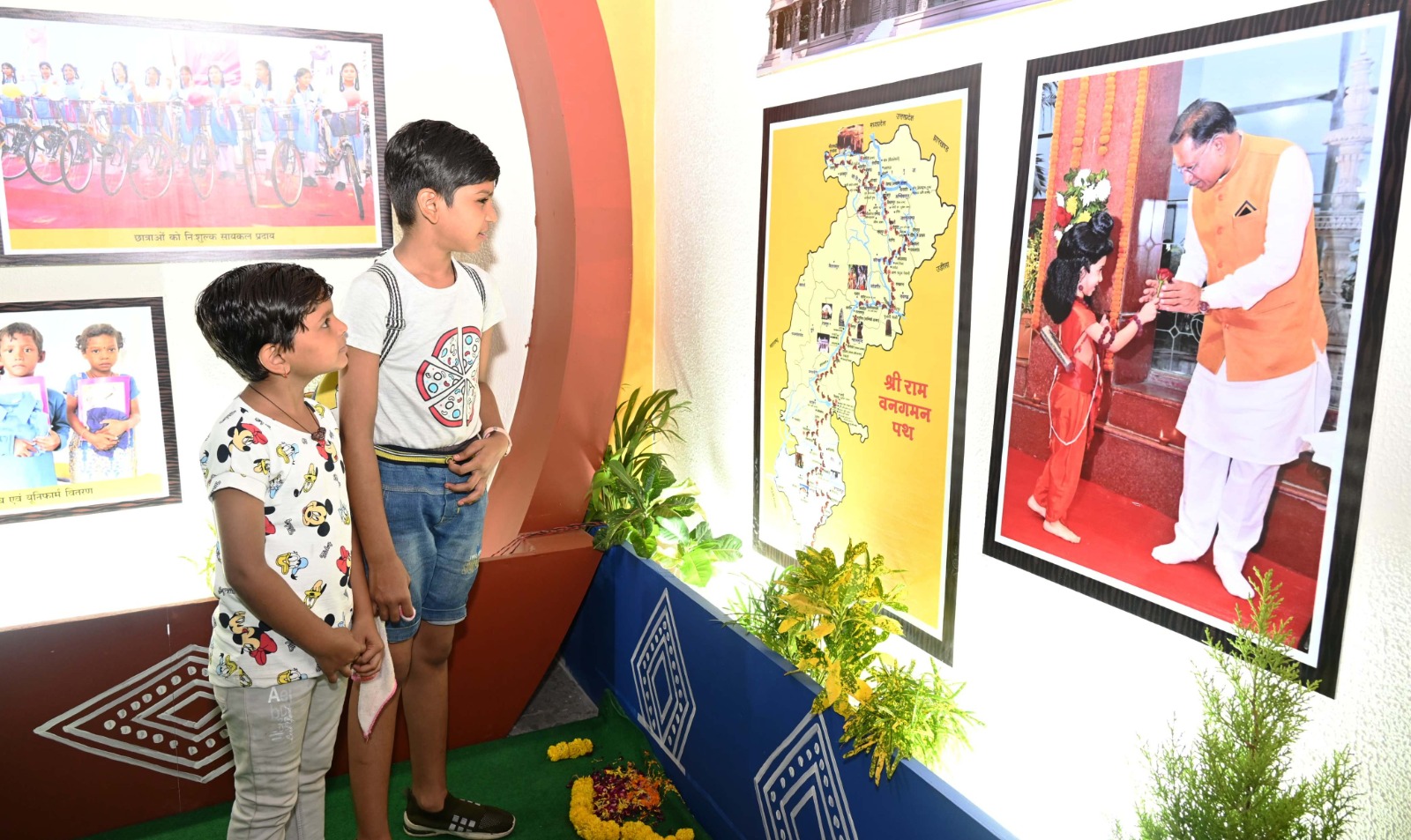 फोटो प्रदर्शनी के माध्यम से मिल रही ज्ञानवर्धक जानकारी, बच्चों ने सामान्य ज्ञान क्विज प्रतियोगिता में बढ़-चढ़कर भाग लिया