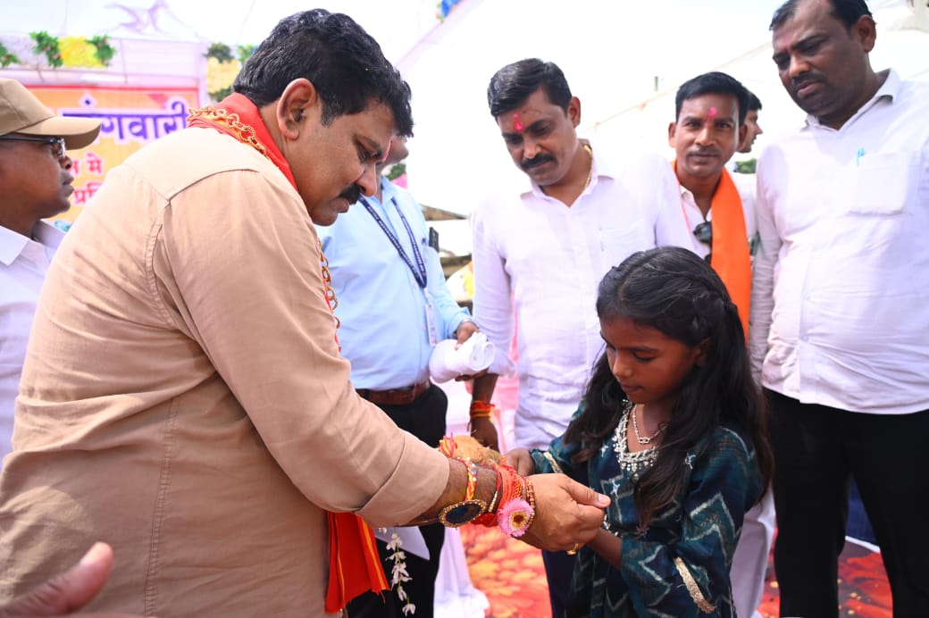 उपमुख्यमंत्री विजय शर्मा रक्षाबंधन पर कबीरधाम जिले में आयोजित विभिन्न कार्यक्रमों में हुए शामिल