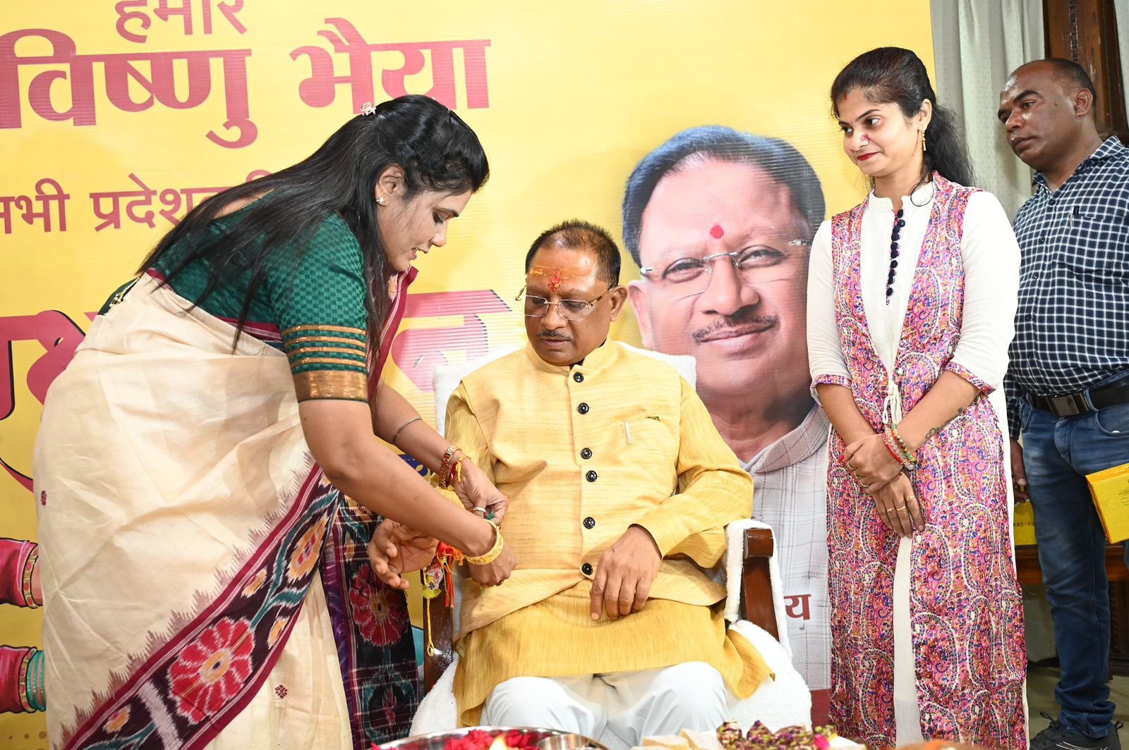 बहनों के आगमन से गुलजार हुआ मुख्यमंत्री निवास