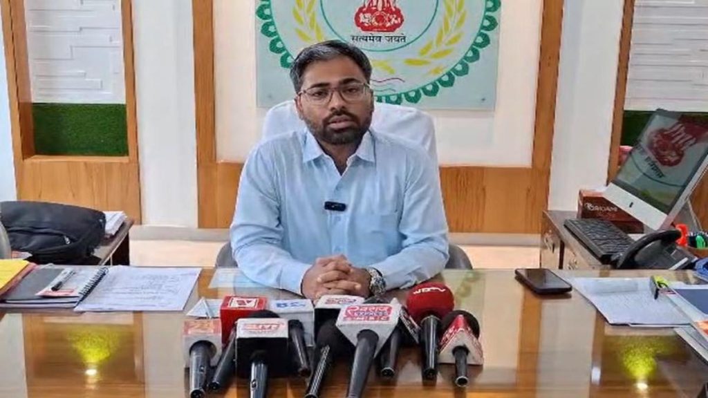 जल जीवन मिशन योजना के अंतर्गत अधूरे निर्माण कार्यों को लेकर कलेक्टर ने दिखाई सख्ती, 10 ठेकेदारों का अनुबंध किया निरस्त