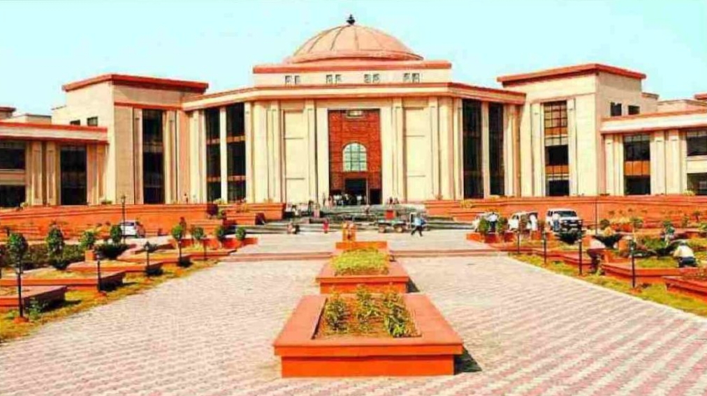 रायपुर में बच्चों के प्रदर्शन का मामला : हाईकोर्ट ने जताई नाराजगी, सरकार से पूछा &ndash; किसने दी सड़क पर उतरने की अनुमति