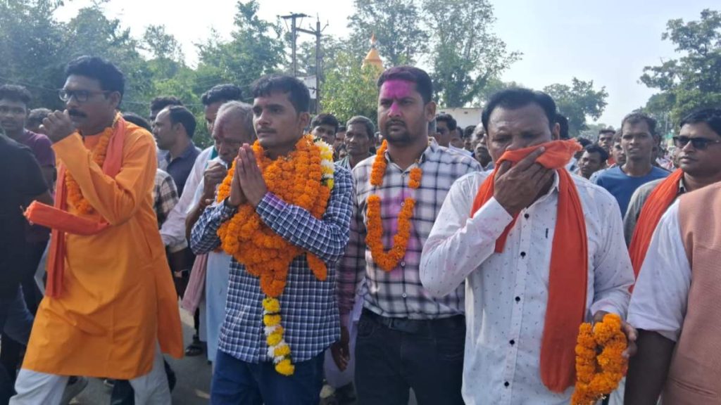 छत्तीसगढ़ के छात्र बाल कृष्ण ने वेजिटेबल साइंस में किया आल इंडिया टॉप, घर लौटने पर हुआ भव्य स्वागत