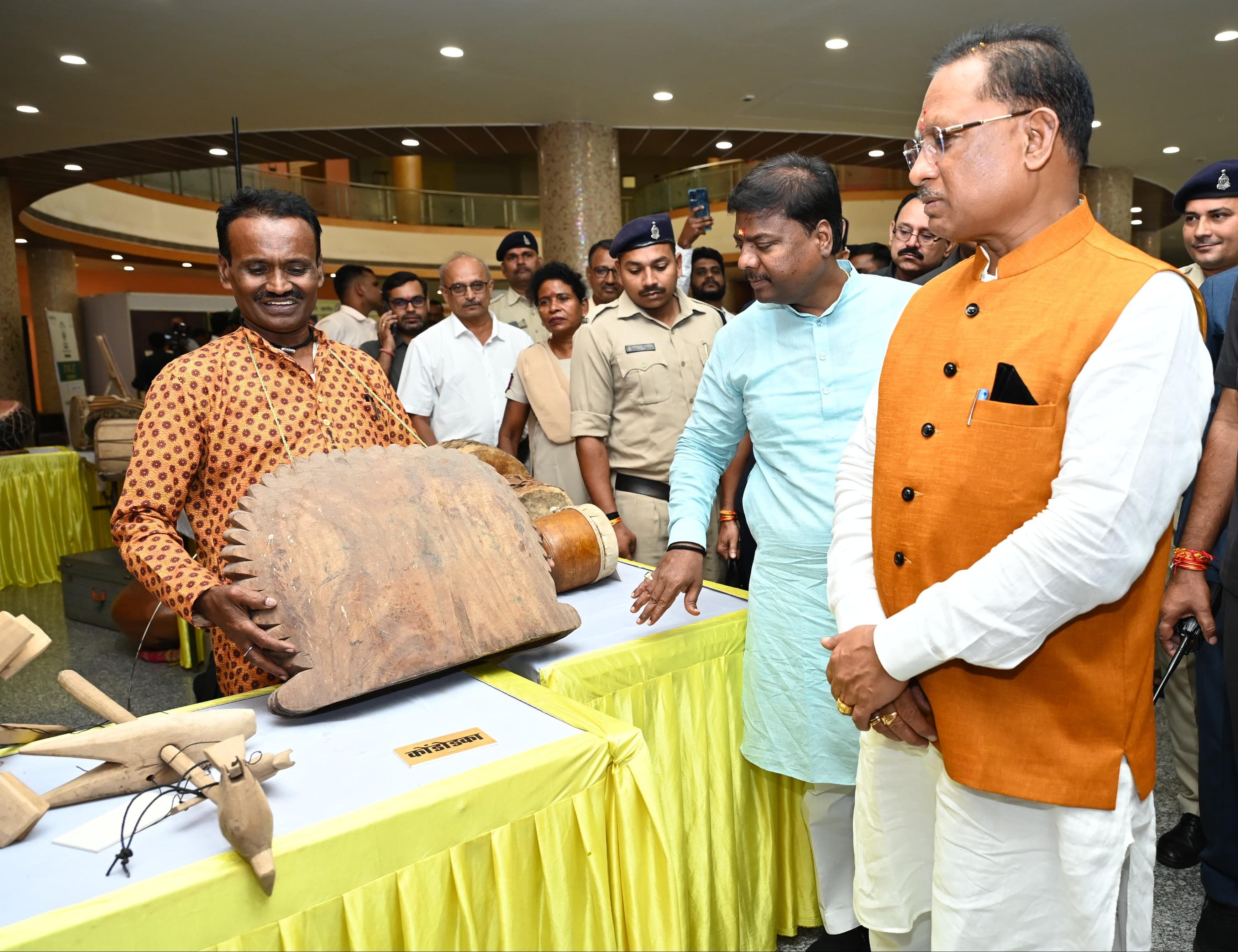 मुख्यमंत्री ने किया प्रथम छत्तीसगढ़ हरित शिखर सम्मेलन का शुभारंभ, पारंपरिक हर्बल उत्पादों और लोक कला का किया अवलोकन