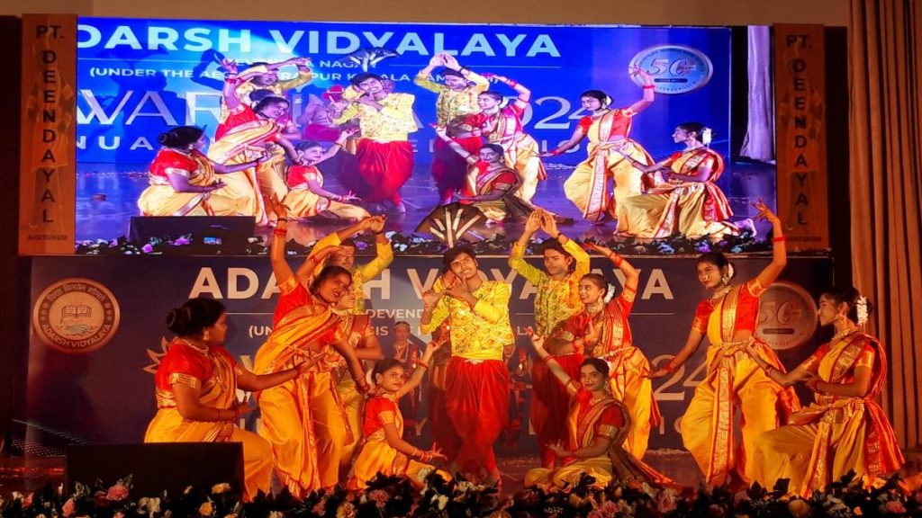 आदर्श विद्यालय देवेंद्र नगर ने धूमधाम से मनाई स्वर्ण जयंती