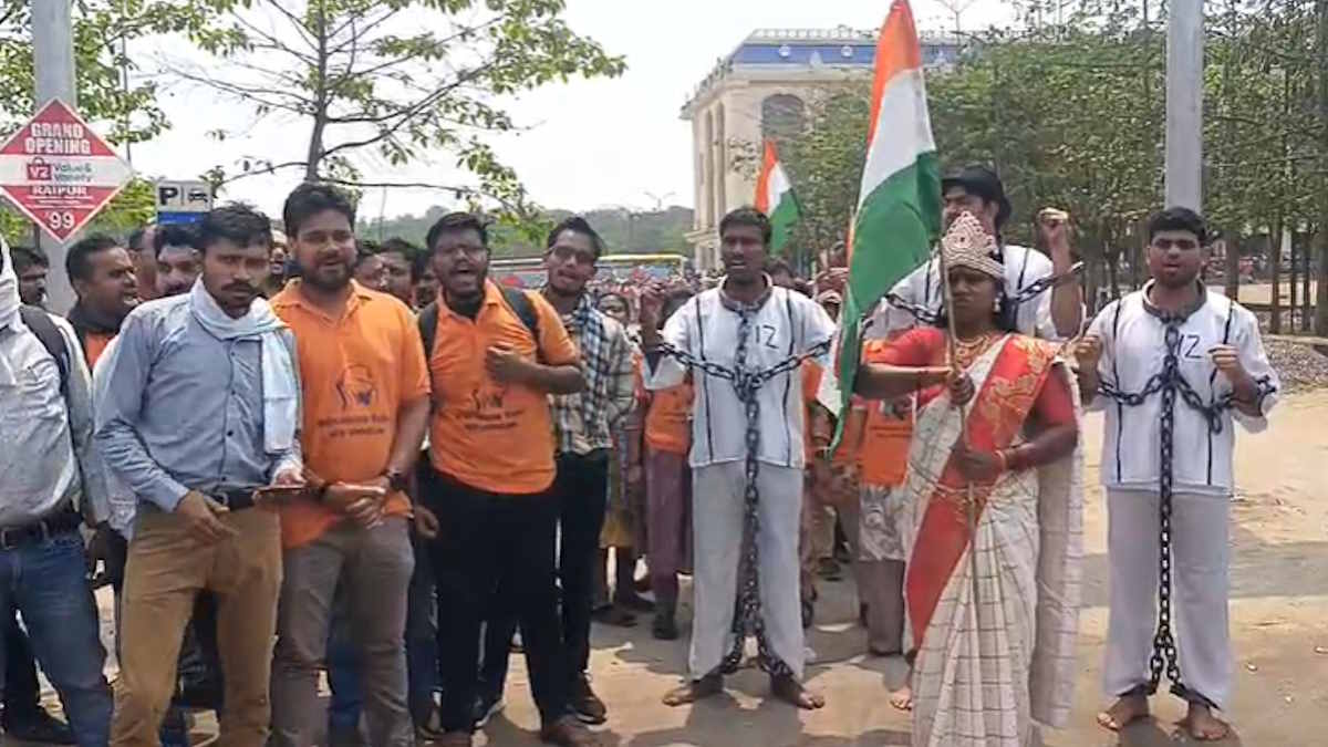 समायोजन की मांग कर रहे बीएड सहायक शिक्षक, भगत सिंह, राजगुरु और सुखदेव की वेशभूषा में निकाली रैली&hellip;