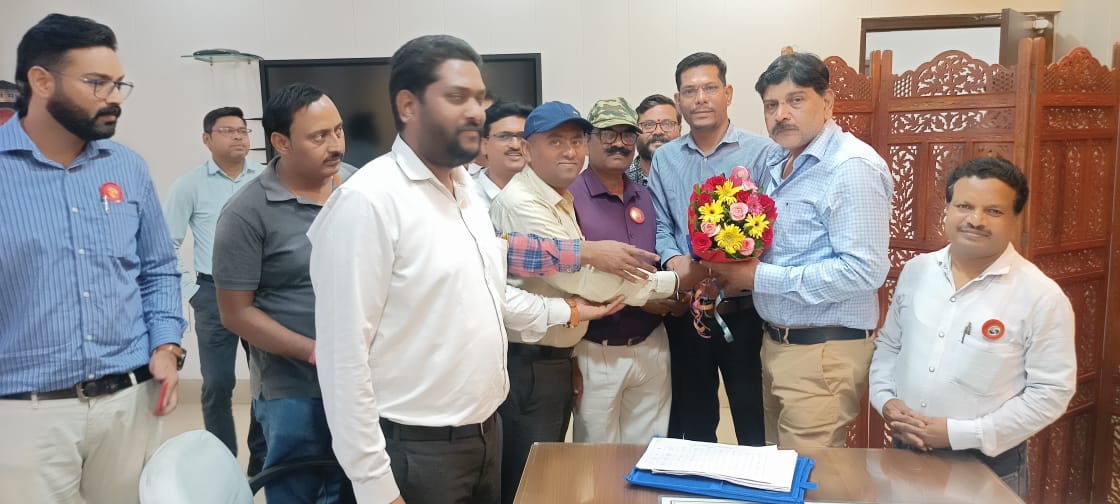 बीकानेर में राष्ट्रीय अधिवेशन: संघ के प्रतिनिधियों ने डीआरएम रायपुर को सौंपा ज्ञापन