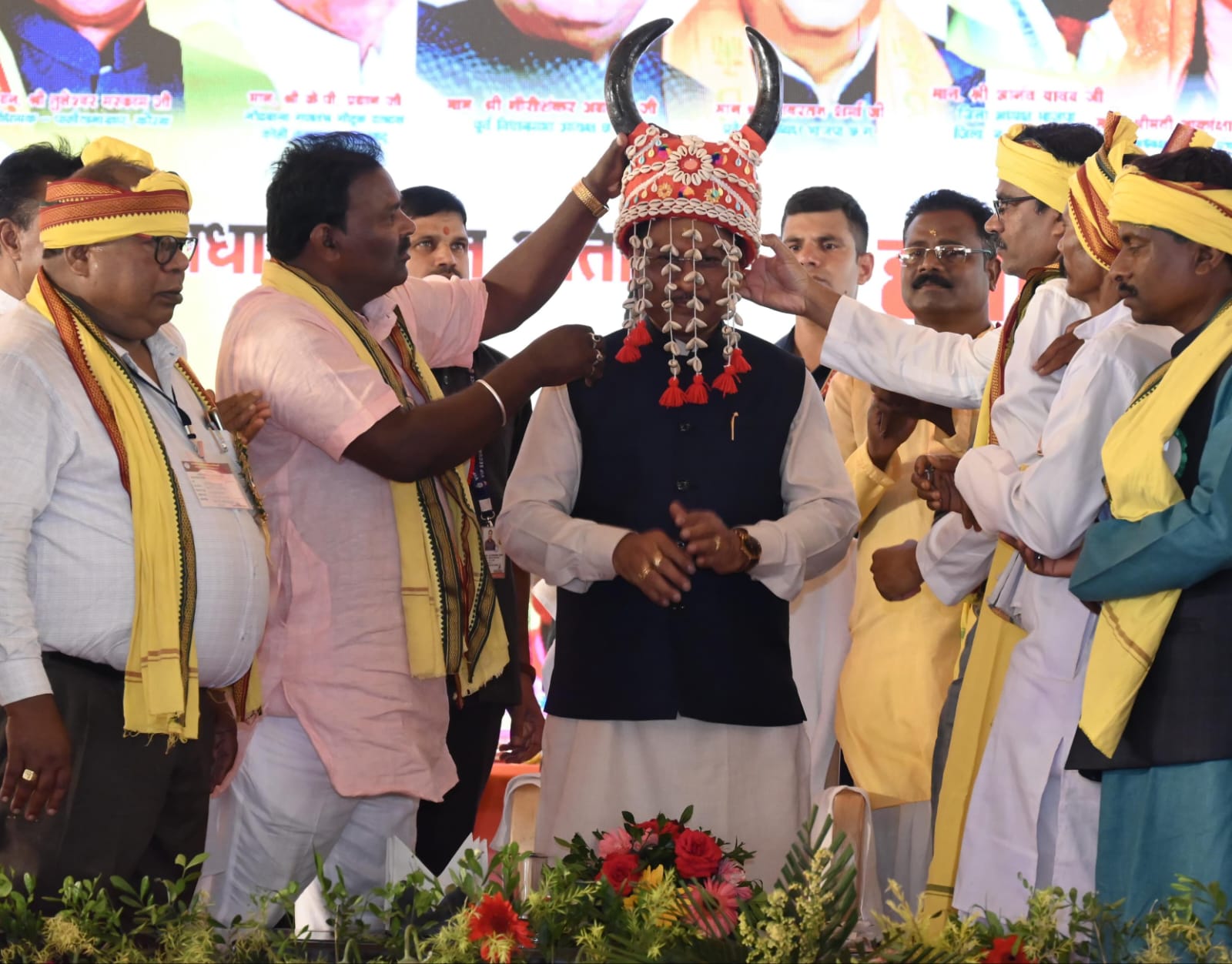 मुख्यमंत्री श्री साय की उपस्थिति में जुड़े रिश्ते और संवरे भविष्य: नवविवाहितों को मिला आशीर्वाद, सामुदायिक भवन की मिली सौगात, कोचिंग सुविधा के लिए हुआ एमओयू