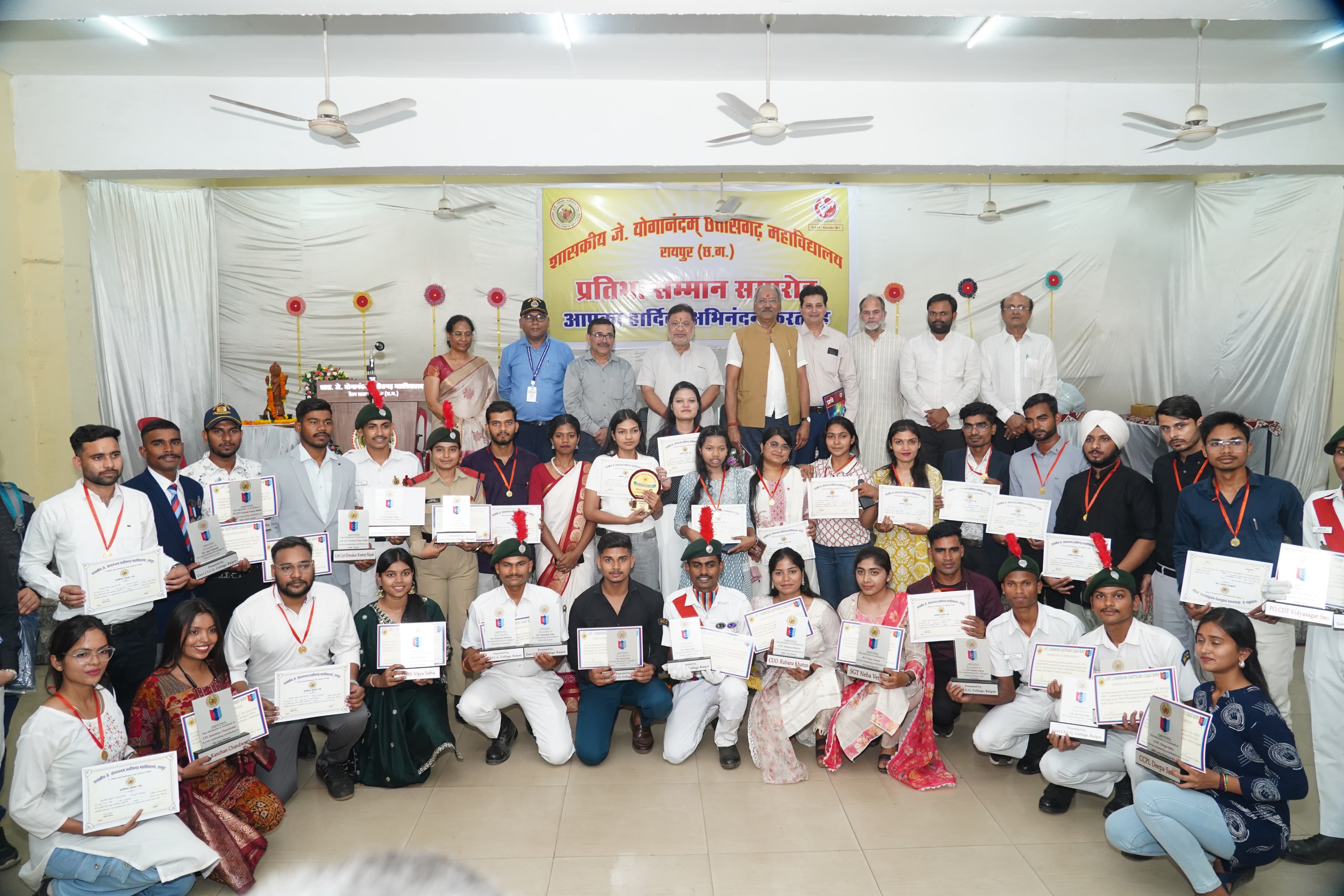 छत्तीसगढ़ महाविद्यालय में सांसद बृजमोहन अग्रवाल ने किया प्रतिभाओं को सम्मानित