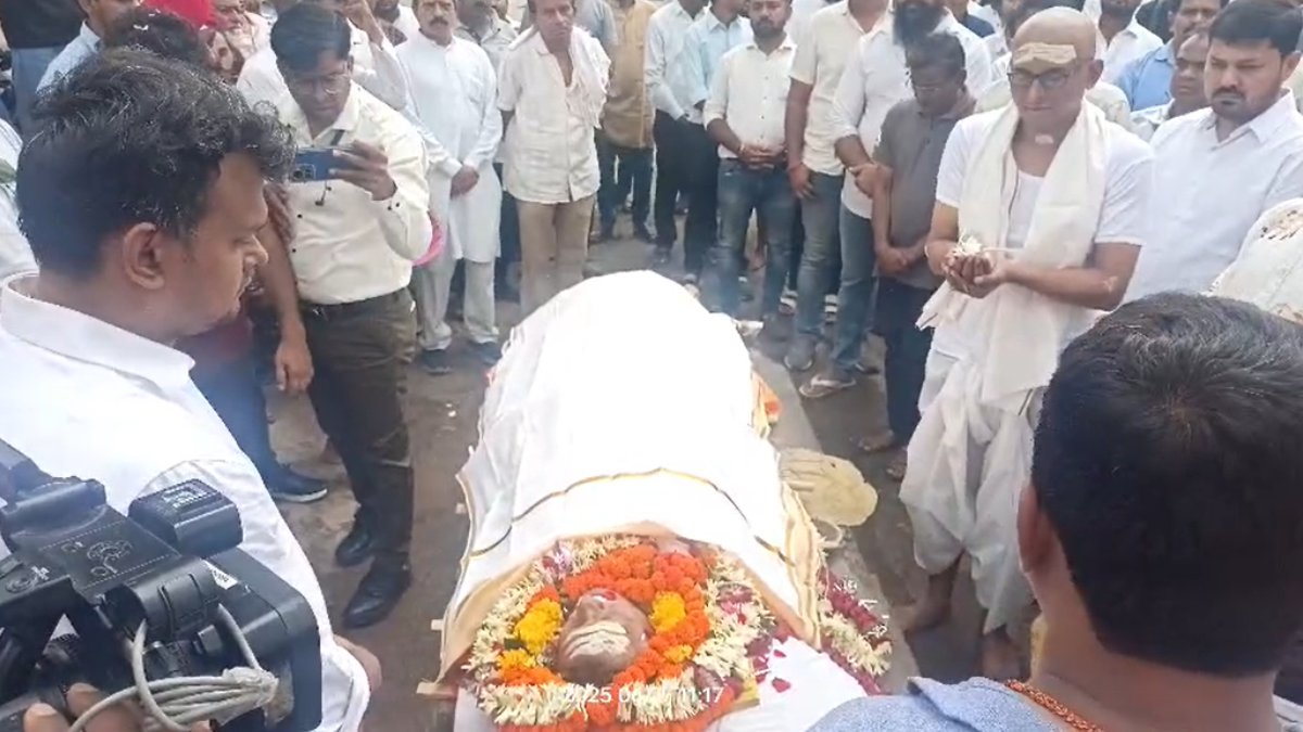 पंचतत्व में विलीन हुए प्रसिद्ध कवि पद्मश्री डॉ. सुरेंद्र दुबे 