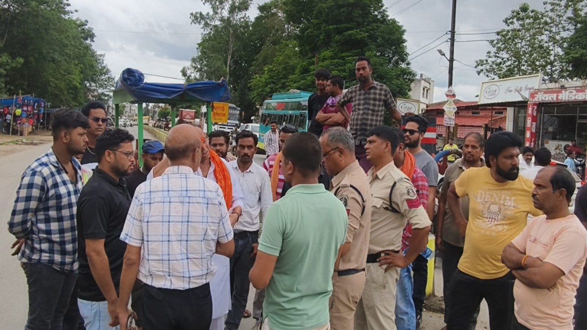 बिजली-पानी के संकट को लेकर शहरवासियों का फूटा गुस्सा, चक्काजाम कर किया जमकर प्रदर्शन&hellip;