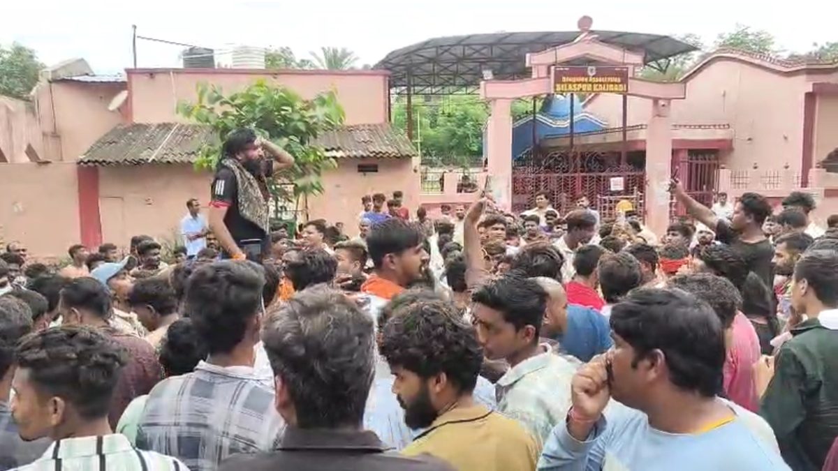 धर्मांतरण को लेकर गरमाया माहौल : दोनों पक्षों ने एक-दूसरे पर लगाए गंभीर आरोप, जांच में जुटी पुलिस