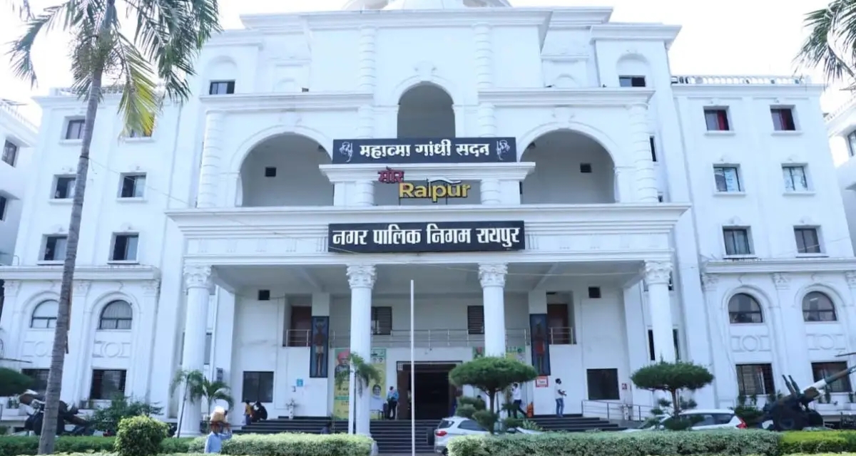 अवैध बैनर-पोस्टर लगाने वालों पर लगाया 10-10 हजार का जुर्माना FIR की चेतावनी