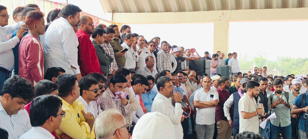 आज स्कूलों में लटकेंगे ताले: युक्तियुक्तकरण सहित अन्य मांगों को लेकर 1 लाख 80 हजार शिक्षक उतरेंगे सड़कों पर, सभी 146 विकासखंडों में होगा धरना प्रदर्शन