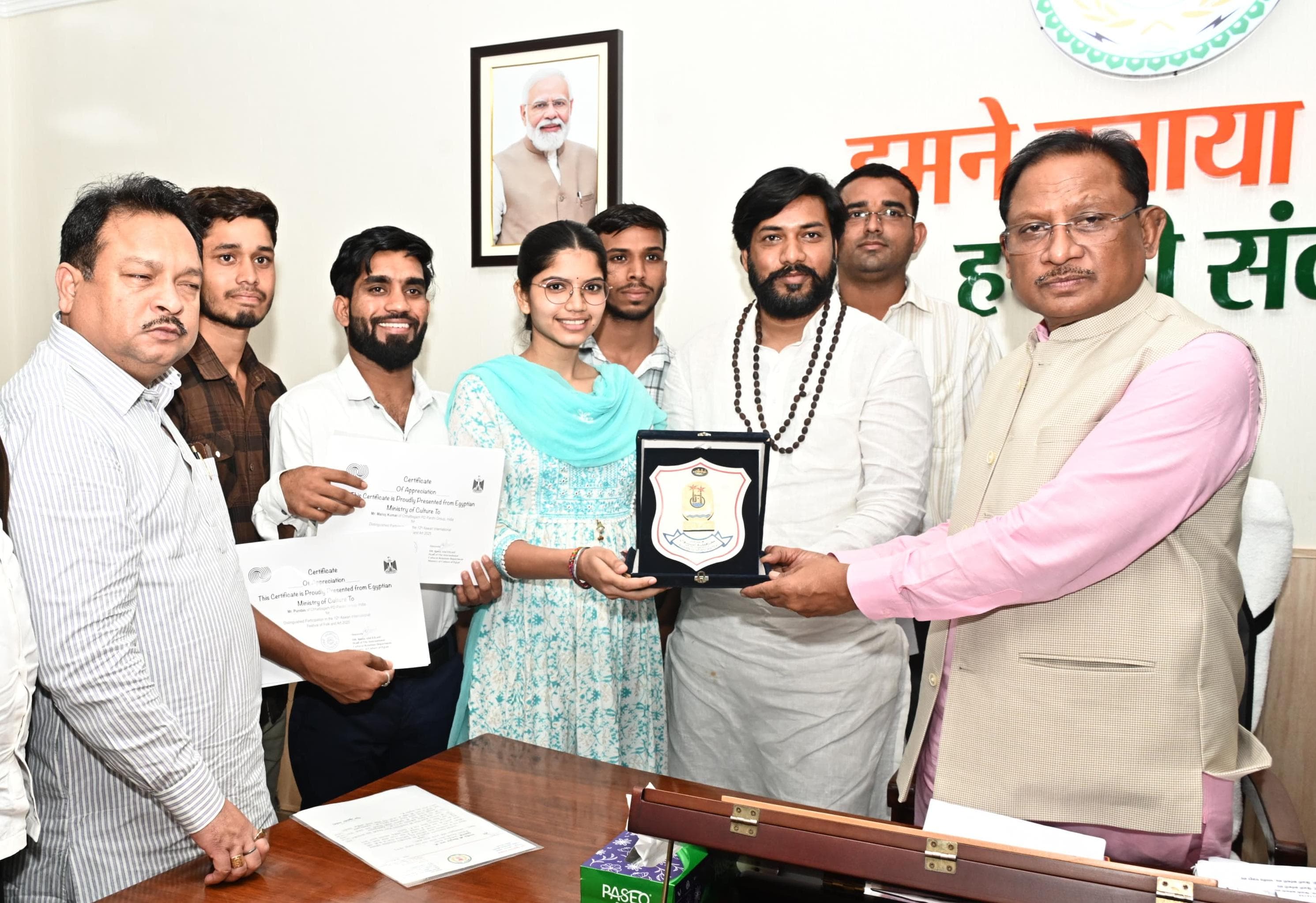 पंथी नृत्य दल ने मुख्यमंत्री विष्णुदेव साय से की सौजन्य मुलाकात