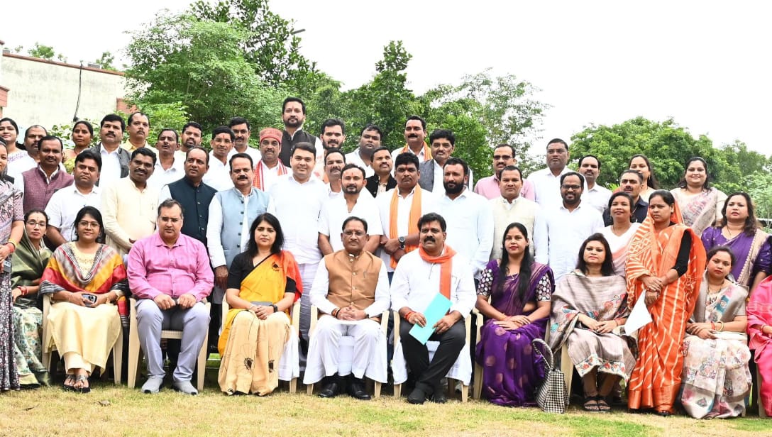 मुख्यमंत्री नवनिर्वाचित जिला पंचायत अध्यक्षों एवं उपाध्यक्षों के 03 दिवसीय प्रशिक्षण कार्यक्रम के शुभारंभ में हुए शामिल