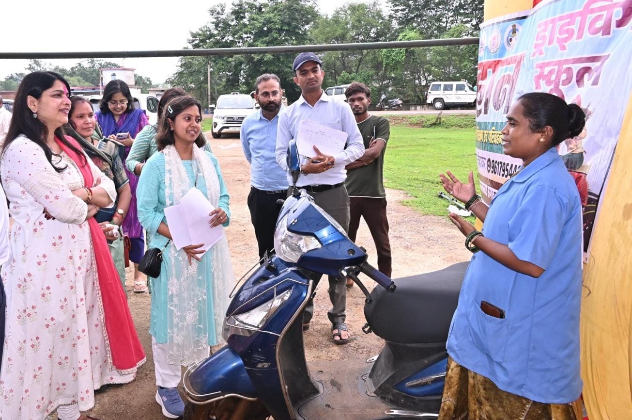 "स्कूटी दीदी" बनीं आत्मनिर्भर भारत की प्रतीक &ndash; मुख्यमंत्री विष्णु देव साय ने सराहा एनु का जज़्बा