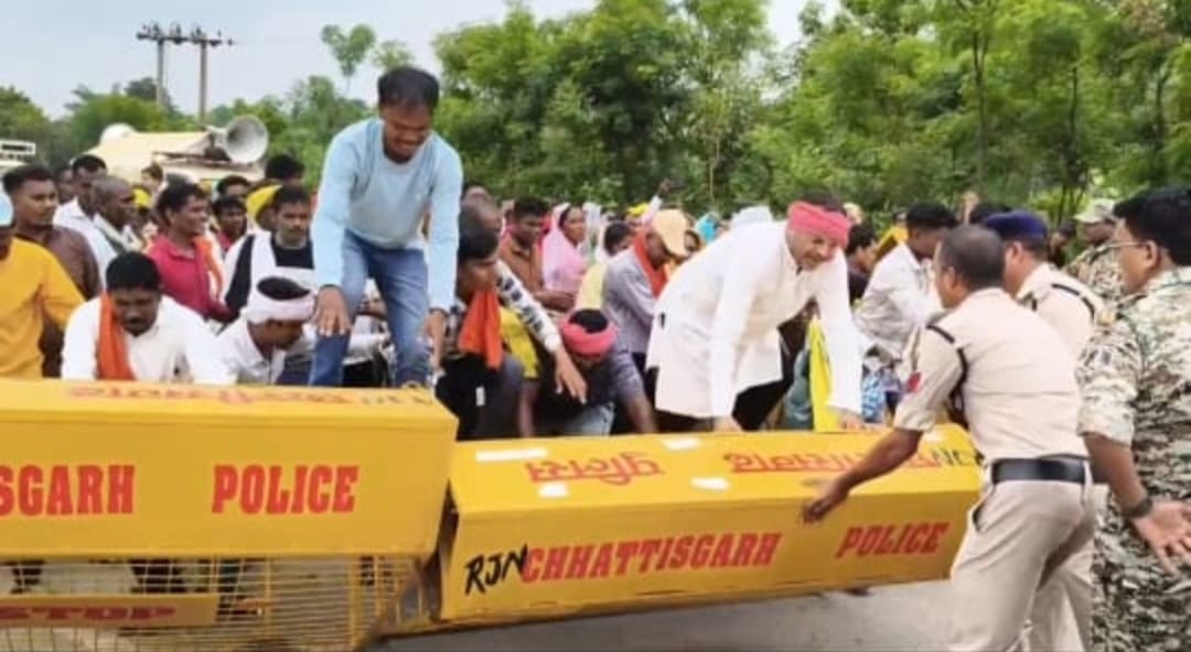 डीएपी और यूरिया की भारी किल्लत के विरोध में आज युवा कांग्रेस और किसानों ने किया प्रदर्शन