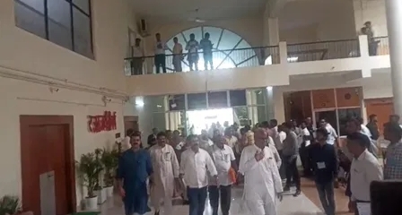 ED छापे के बीच विधानसभा भवन पहुंचे पूर्व मुख्यमंत्री भूपेश बघेल, सदन के भीतर लगे जिंदाबाद के नारे&hellip;