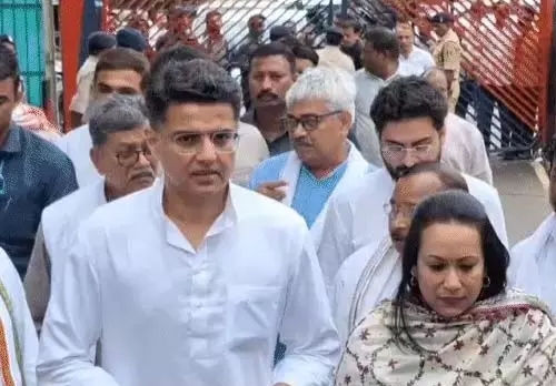 कांग्रेस प्रदेश प्रभारी सचिन पायलट ने जेल में पूर्व सीएम के बेटे चैतन्य से की मुलाकात