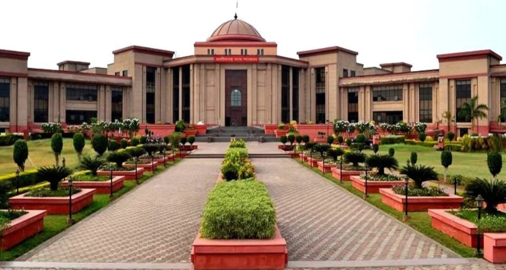 मिशन हास्पिटल कैंपस में लंबे समय से रह रहे 17 परिवारों को हाईकोर्ट से राहत, खाली करने के लिए मिली 30 दिन की मोहलत