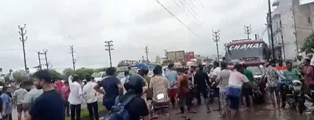 मुंबई-हावड़ा रूट पर चक्काजाम, जिला और निगम प्रशासन का सिस्टम फेल