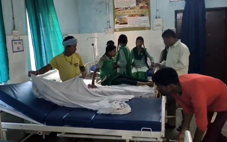 स्कूली बच्चों से भरी ई-रिक्शा को मालवाहक गाड़ी ने मारी टक्कर, 5 बच्चे गंभीर रूप से घायल