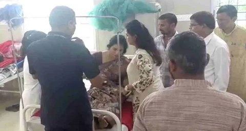 केश शिल्प बोर्ड की अध्यक्ष मोना सेन सड़क हादसे में घायल, कार और बाइक में जोरदार टक्कर