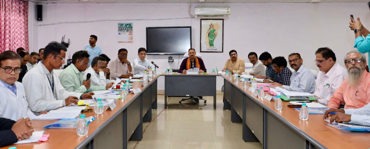 स्वास्थ्य मंत्री की अध्यक्षता में स्वशासी समिति की बैठक, जगदलपुर मेडिकल कॉलेज में ₹14.46 करोड़ के विकास कार्यों की मिली स्वीकृति