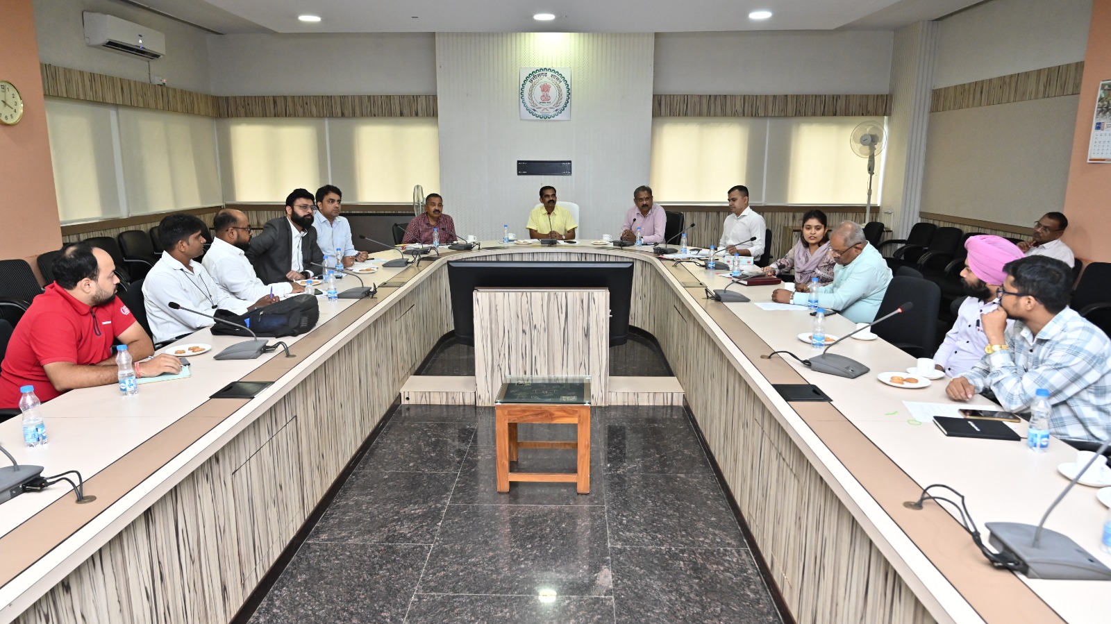 छत्तीसगढ़ में अधिक से अधिक ई-चार्जिंग स्टेशन स्थापित करने हेतु इलेक्ट्रिक वाहन निर्माता कंपनियों के साथ हुई बैठक