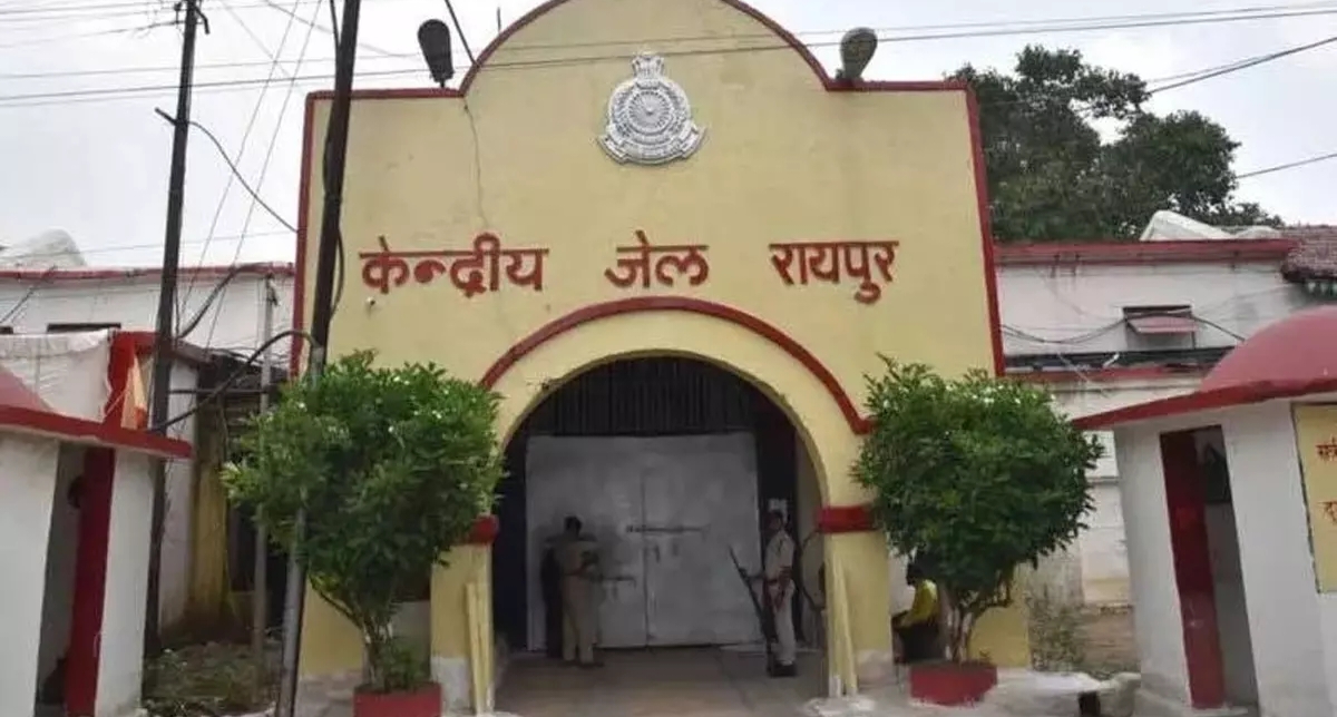 जेल में बंद चैतन्य बघेल और पूर्व मंत्री लखमा से विधायक देवेंद्र यादव ने की मुलाकात