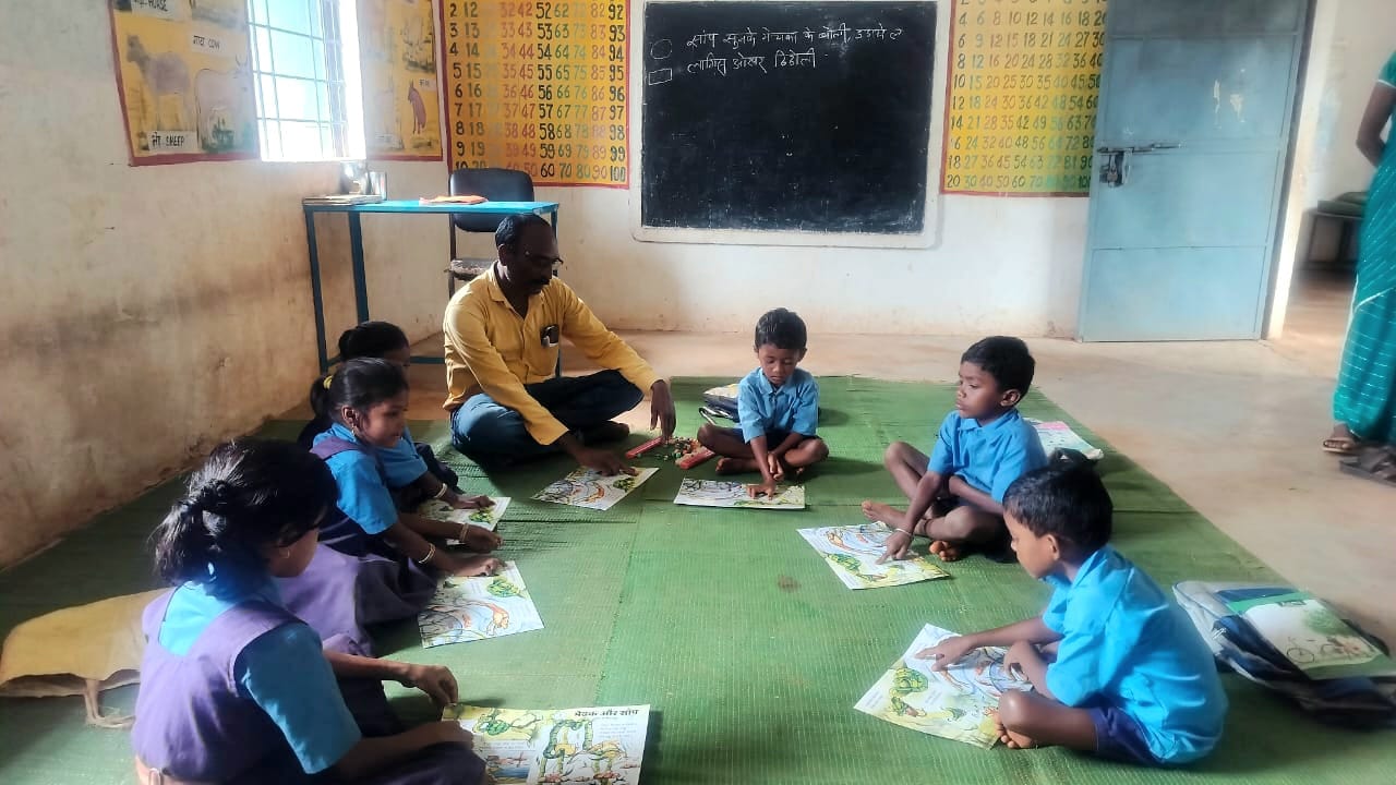 दूरस्थ नक्सल प्रभावित आदिवासी क्षेत्र में शिक्षा की नई अलख, अब बच्चों को मिल रही गुणवत्तापूर्ण शिक्षा