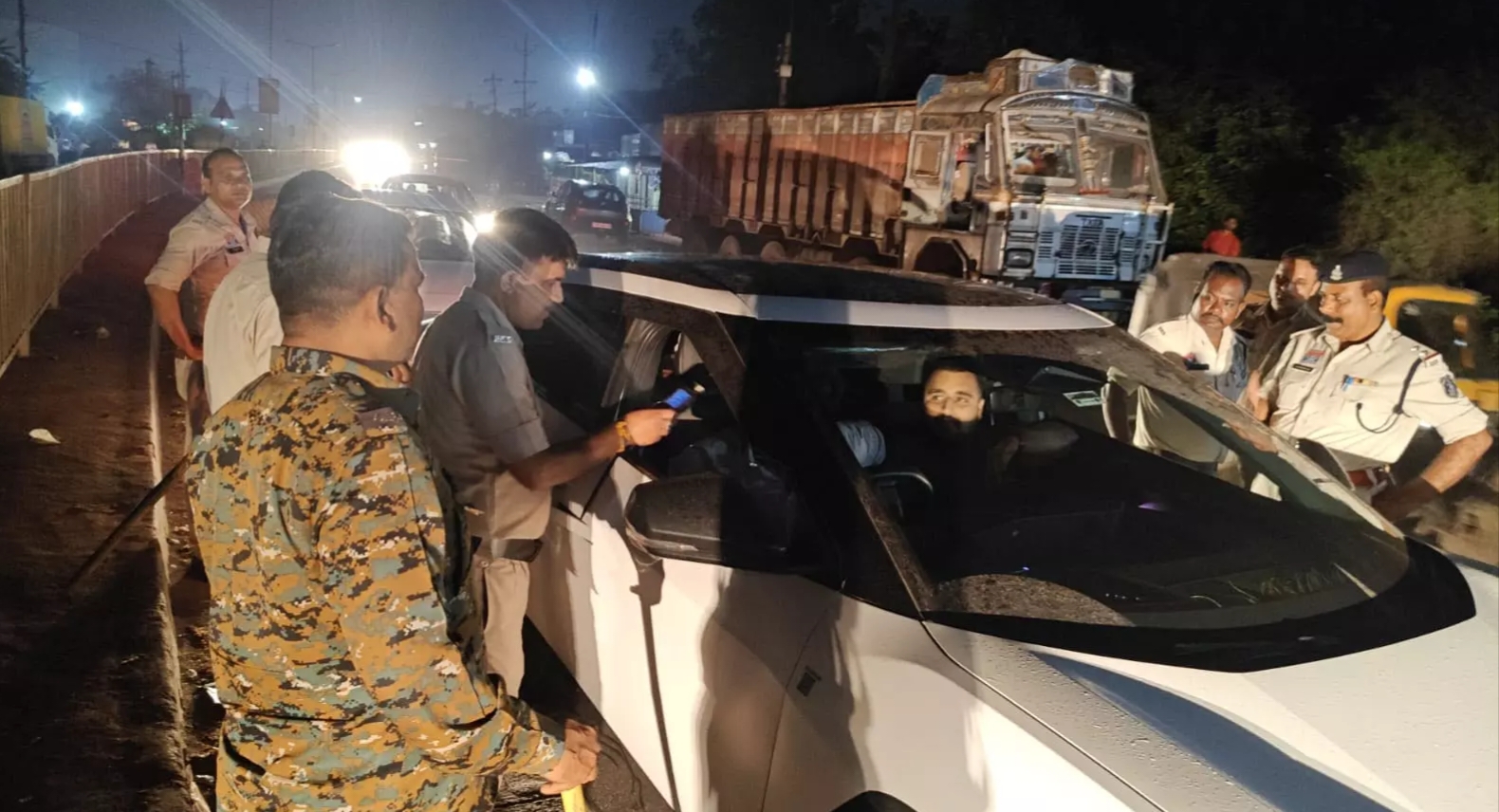 यातायात नियमों का उल्लंघन करने वाले 31 वाहन चालकों पर की गई कार्रवाई