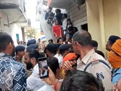 रायपुर और बिलासपुर में धर्मांतरण के आरोप पर बवाल, पुलिस की टीम पहुंची मौके पर