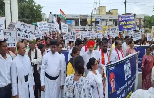 मसीह समाज द्वारा रैली निकालकर, धर्म स्थल पर सुरक्षा बढ़ाने समेत कई मांगों को लेकर राज्यपाल को सौंपा ज्ञापन