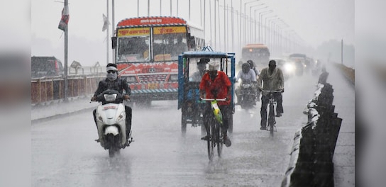 राजधानी में सुबह बारिश के बाद निकली धुप, उमस से लोग हुए परेशान  