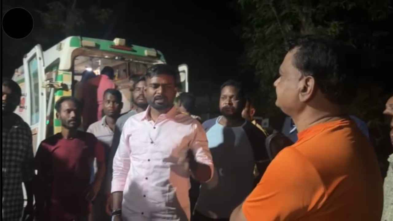 सीतापुर विधायक और BMO के टकराव का अंजाम: लापरवाही के आरोप में डॉक्टर सस्पेंड, जांच कमेटी गठित