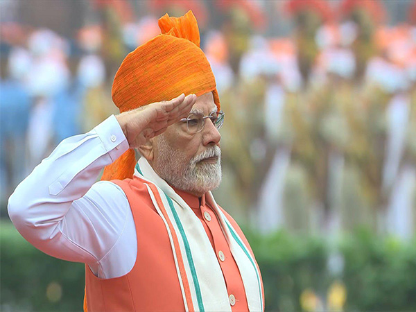 स्वतंत्रता दिवस पर प्रधानमंत्री नरेंद्र मोदी ने बस्तर में नए सबेरे का किया स्वागत, कहा &mdash; अब आतंक नहीं, खेलों से पहचान