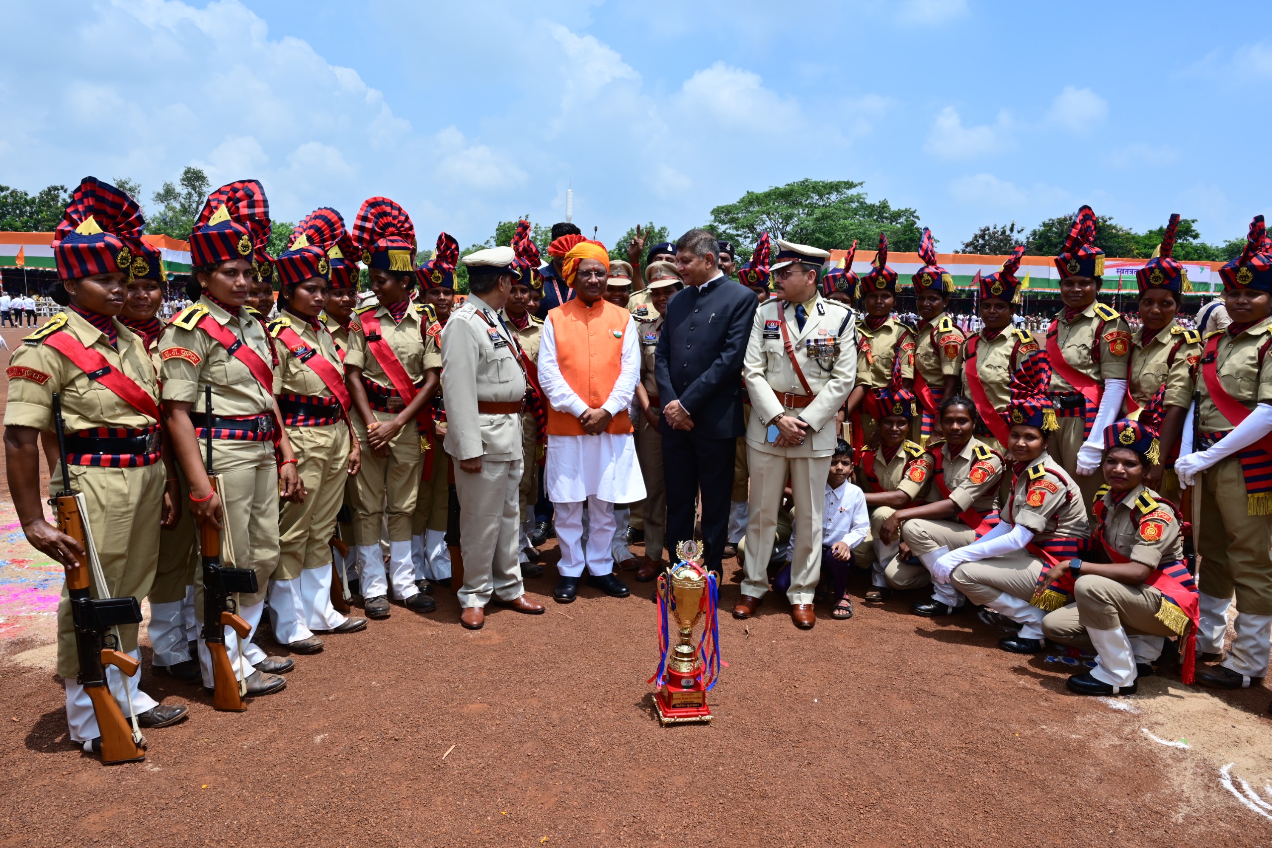 स्वतंत्रता दिवस समारोह: मुख्यमंत्री ने 35 पुलिस अधिकारियों एवं जवानों को पुलिस पदकों से किया सम्मानित