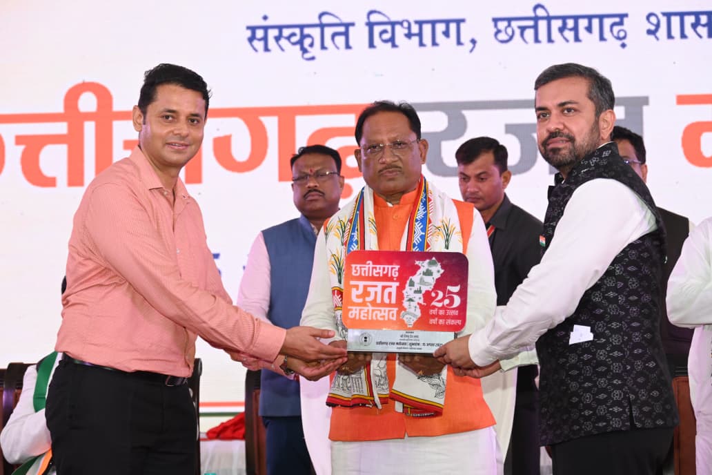 मुख्यमंत्री विष्णुदेव साय ने मुक्ताकाशी मंच से छत्तीसगढ़ रजत महोत्सव का किया शुभारंभ