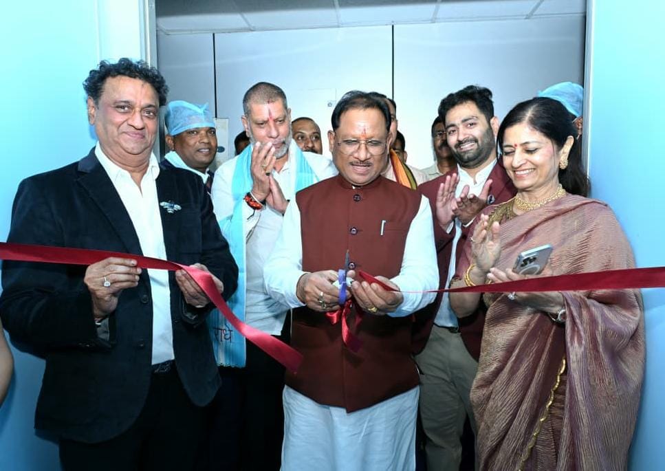 मुख्यमंत्री साय ने अत्याधुनिक ओ-एआरएम विथ आर्टिफिशियल इंटेलिजेंस नेविगेशन मशीन का किया शुभारंभ