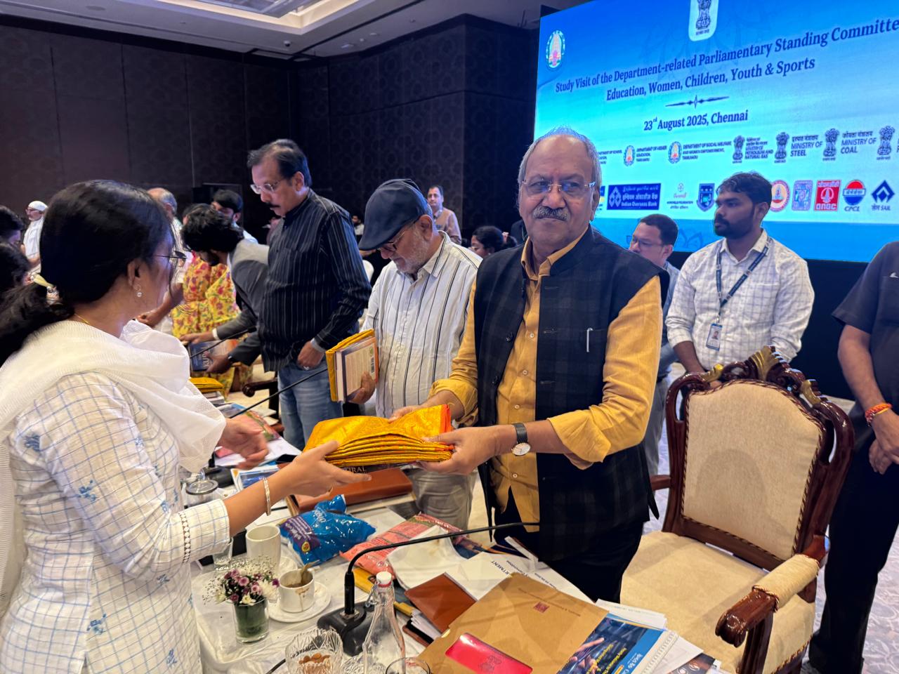 शिक्षा, महिला और बाल कल्याण समिति के अध्ययन दौरे पर चेन्नई पहुंचे सांसद बृजमोहन अग्रवाल, स्वास्थ्य, शिक्षा एवं महिला सुरक्षा कार्यक्रमों की समीक्षा की