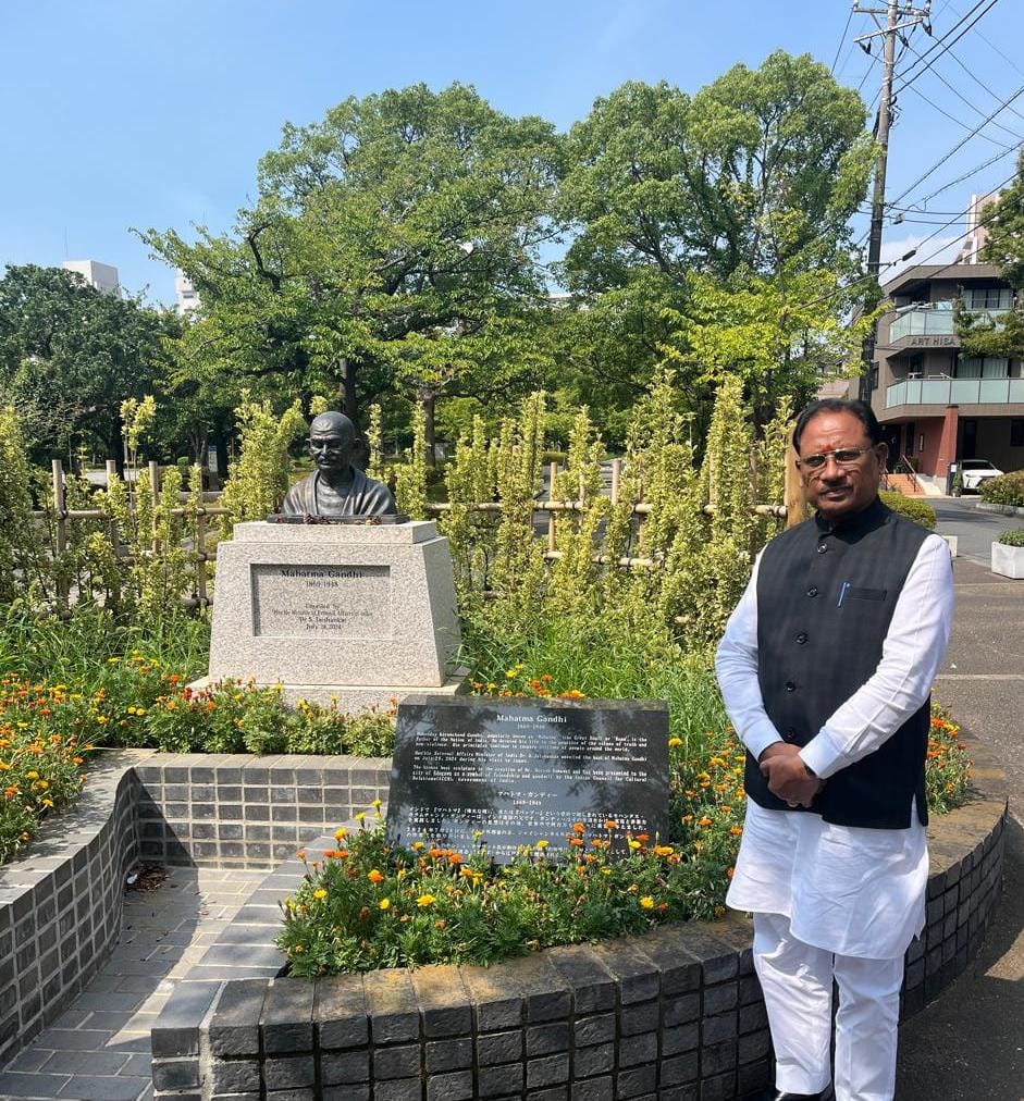 मुख्यमंत्री विष्णुदेव साय ने टोक्यो के &lsquo;लिटिल इंडिया&rsquo; पहुँचकर महात्मा गांधी को किया नमन