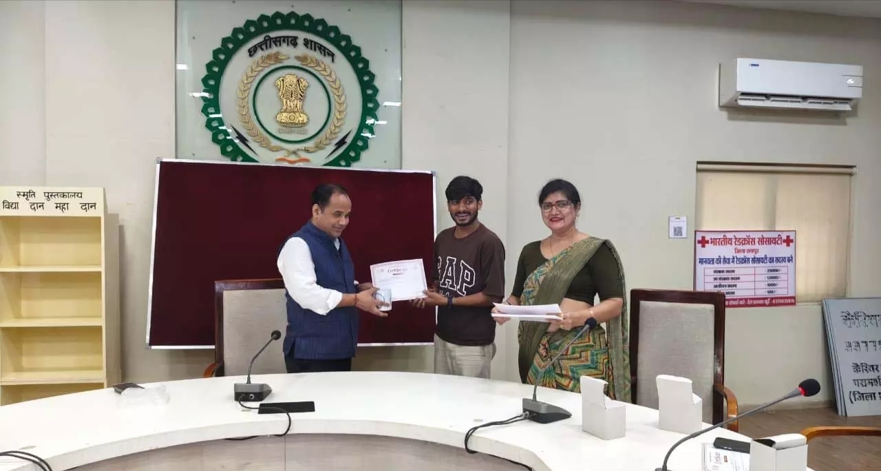 रायपुर में &ldquo;AI आधारित कार्यशाला&rdquo; का सफल आयोजन, कलेक्टर डॉ. गौरव सिंह ने की प्रतिभागियों की सराहना 