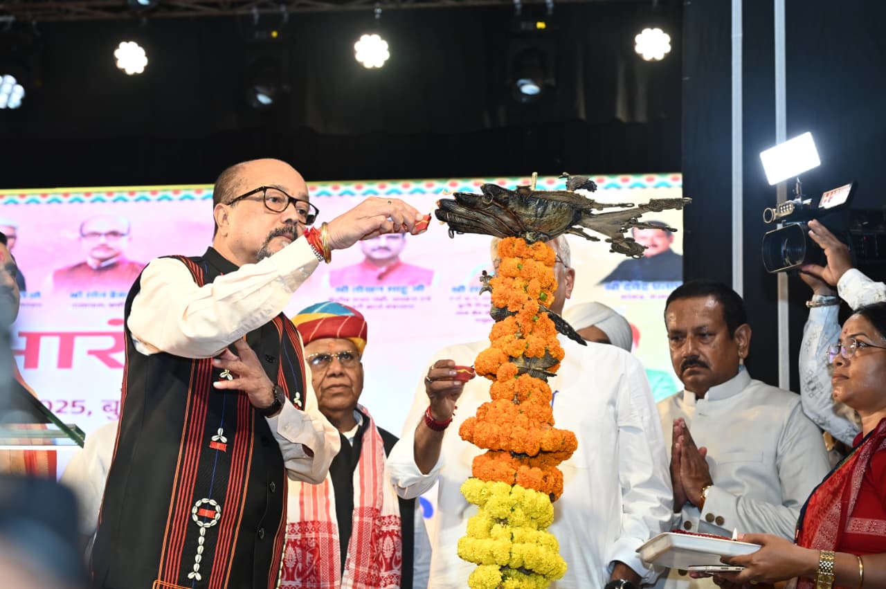 अतीत की स्वर्णिम स्मृतियों से जोड़ने और हमारे अमूल्य विरासत को संजोने का महान संकल्प है चक्रधर समारोह: राज्यपाल रमेन डेका